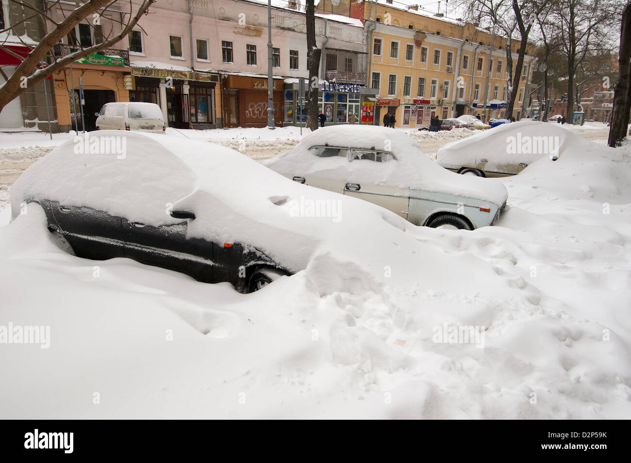 Das Auto von Schnee, Odessa, Ukraine geschlossen Stockfoto