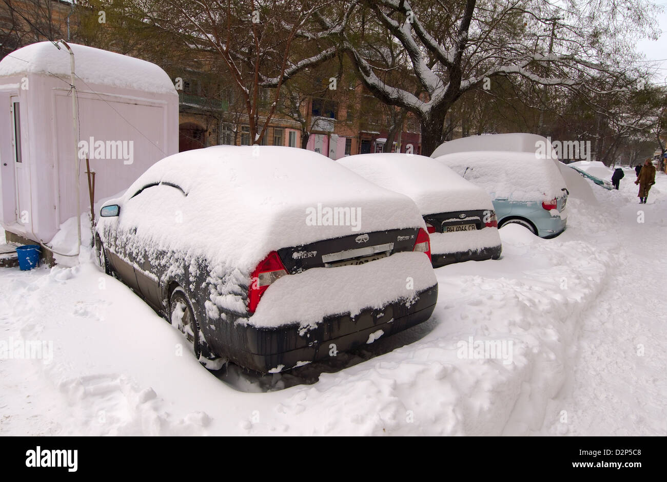 Das Auto von Schnee, Odessa, Ukraine geschlossen Stockfoto