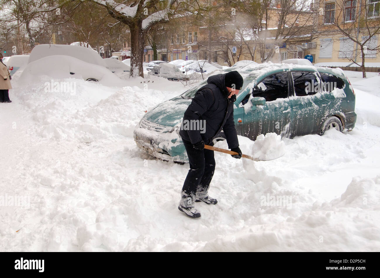 Das Auto von Schnee, Odessa, Ukraine geschlossen Stockfoto