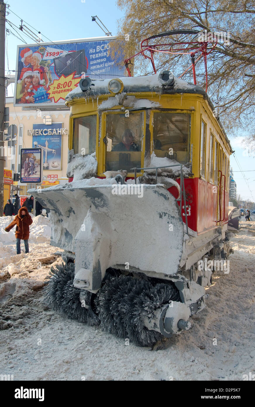Entfernen von Schnee Straßenbahn, Odessa, Ukraine Stockfoto