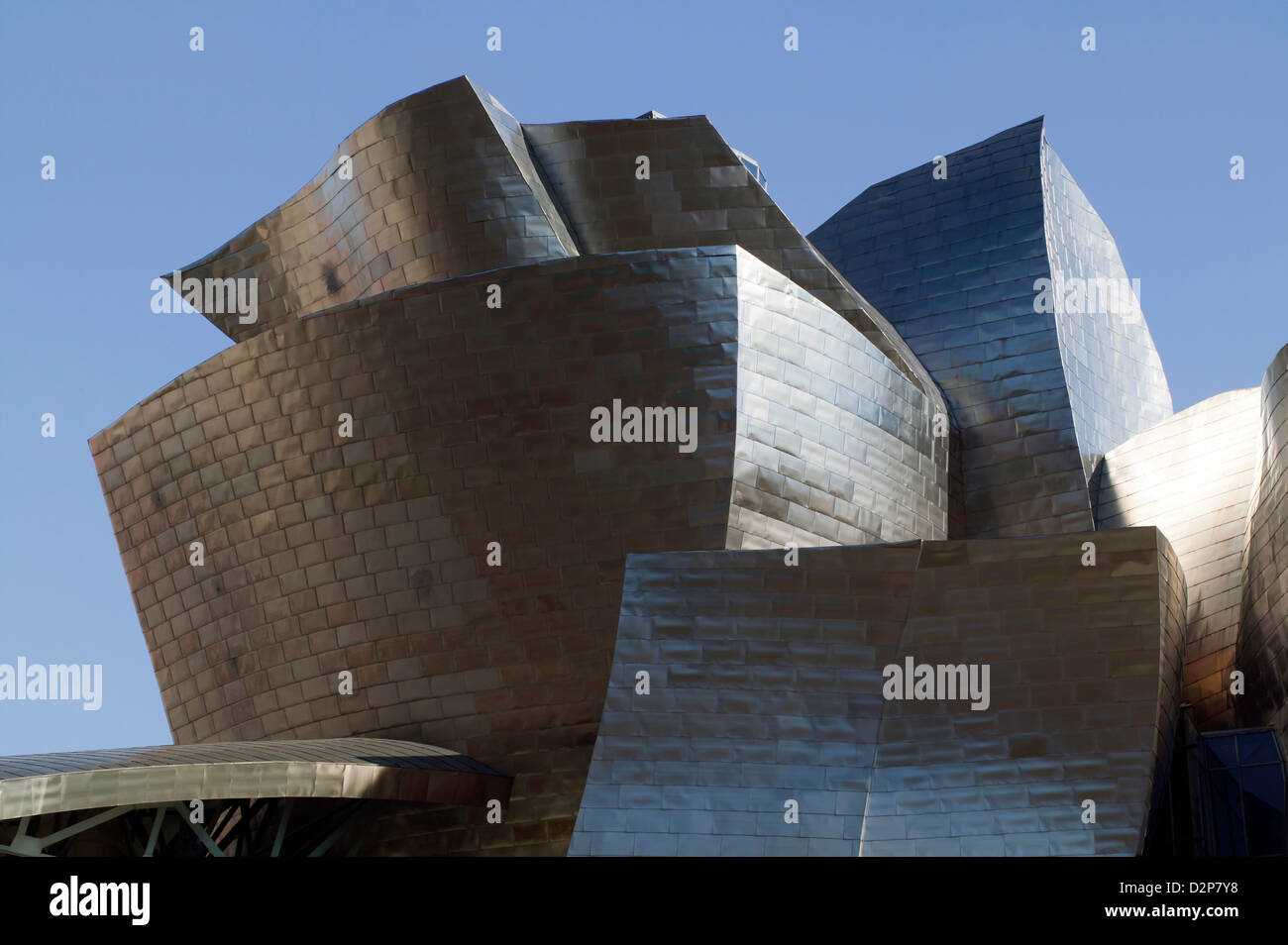 Nahaufnahme Detail des Mittelteils des Guggenheim-Museums Bilbao Stockfoto