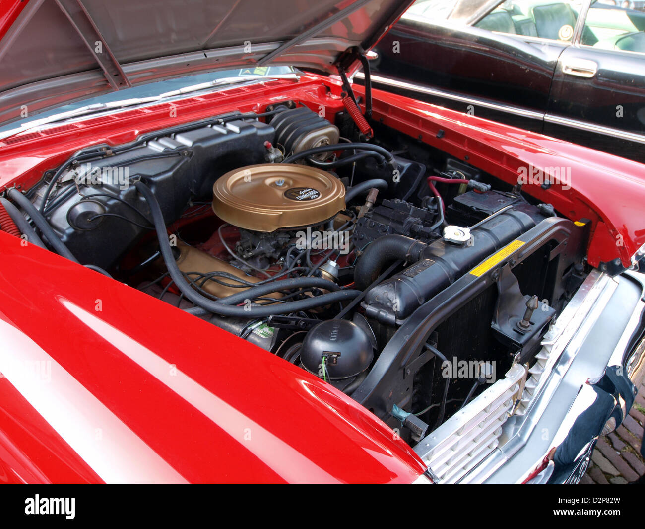 Der 1959 Plymouth Sport Fury ist ein amerikanischer Klassiker, der für seine markanten Heckflossen und Chromdetails bekannt ist. Es ist ein Symbol für das Automobildesign der 1950er Jahre und ist nach wie vor ein beliebter Sammler. Stockfoto
