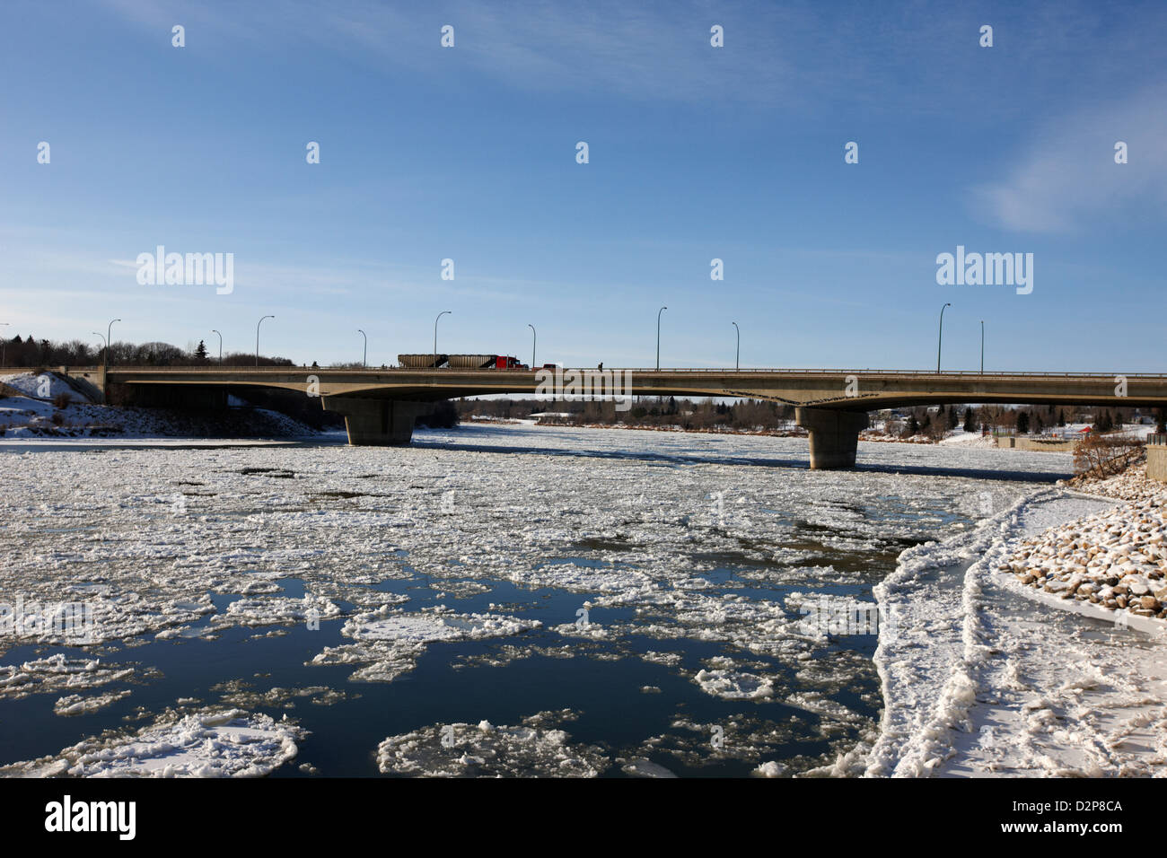 Senator Sid Buckwold Idylwyld Brücke über South Saskatchewan River Saskatoon Saskatchewan Kanada Einfrieren Stockfoto