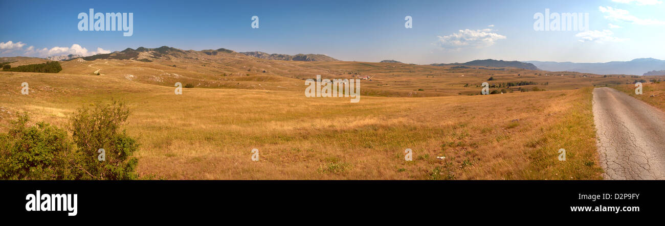 leere Straßen im Park Durmitor Land Montenegro Stockfoto