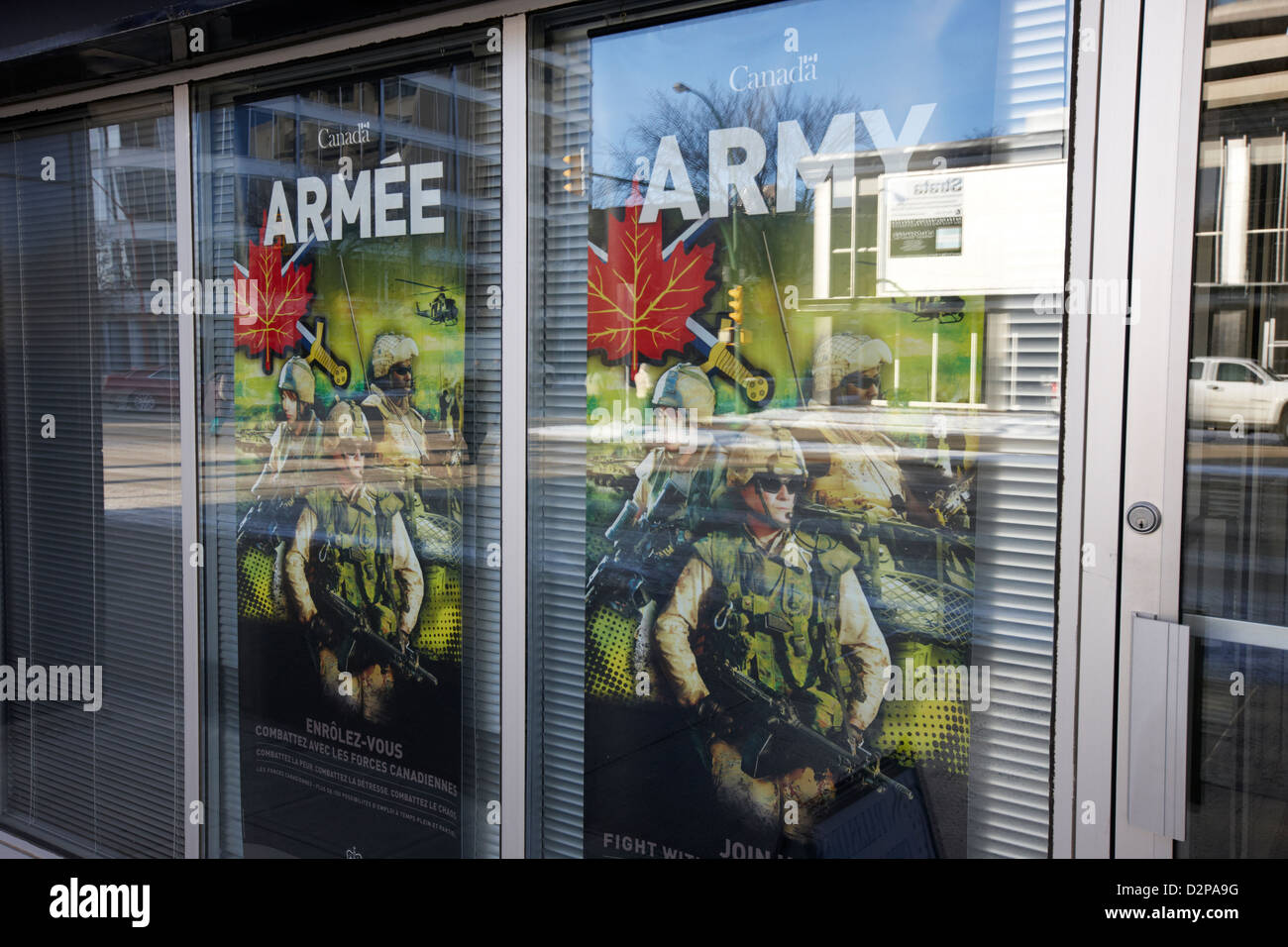 kanadische Armee Rekrutierung Plakate im englischen und französischen Streitkräfte Rekrutierung Büro Saskatoon Saskatchewan Kanada Stockfoto