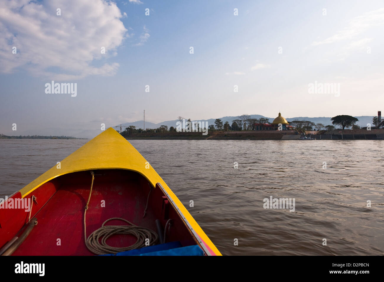 SOP Ruak, Thailand, ein Boot auf dem Mekong, Laos im Hintergrund Stockfoto