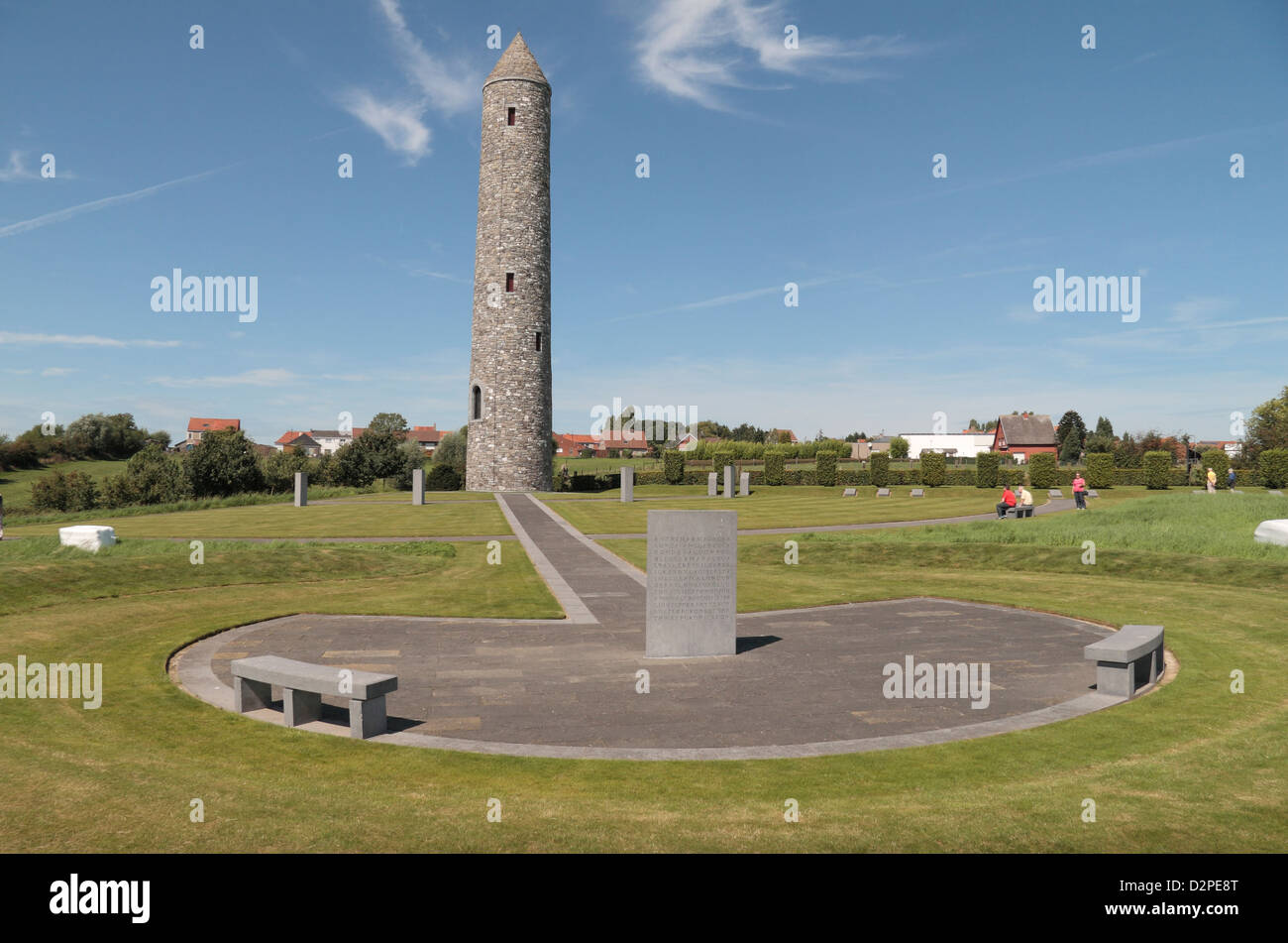 Der irische "Runde" Turm auf der irischen Insel Peace Park, Mesen, Belgien. Stockfoto