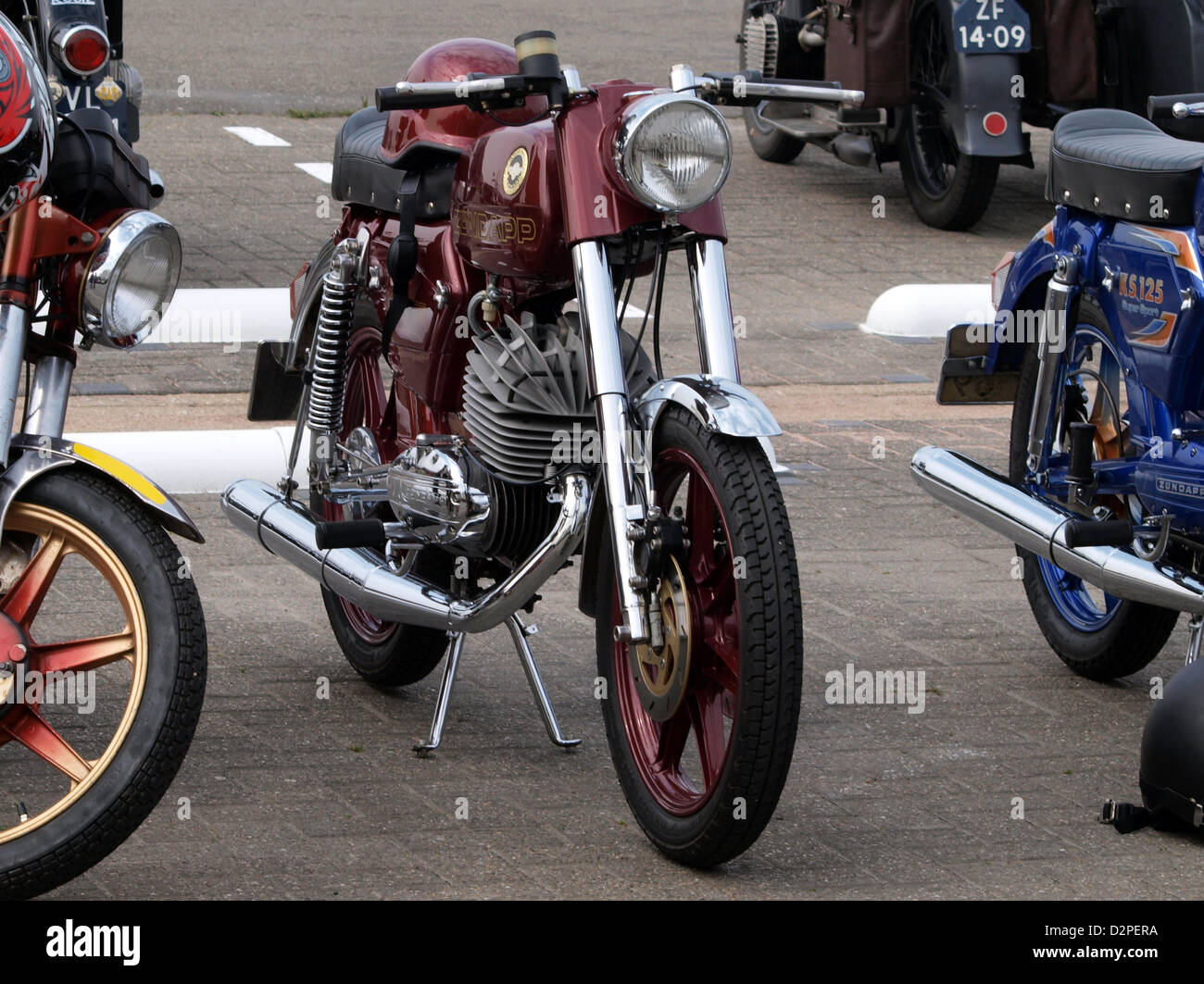 Zündapp Motorräder sind eine deutsche Marke, die für ihr innovatives Design und ihre hochwertige Handwerkskunst bekannt ist. Das Unternehmen stellte eine Vielzahl von Motorrädern her, darunter beliebte Modelle für zivile und militärische Zwecke im 20. Jahrhundert. Stockfoto