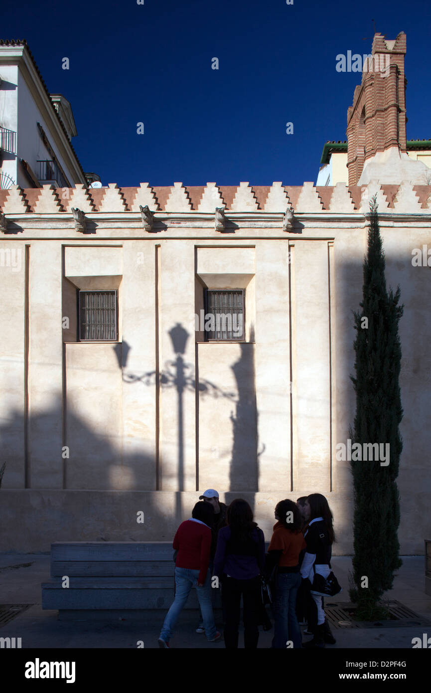 Sevilla, Spanien, gehen Fußgänger vorbei an dem Convento de San Gregorio Stockfoto