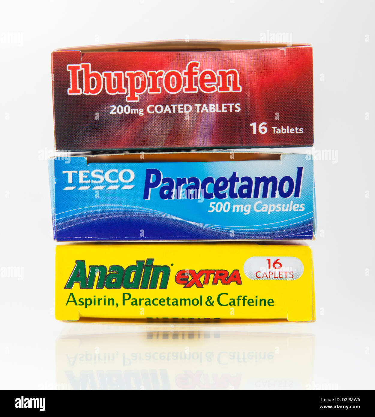Drei Schmerzmittel Kisten mit Ibuprofen, Paracetamol und aspirin Stockfoto