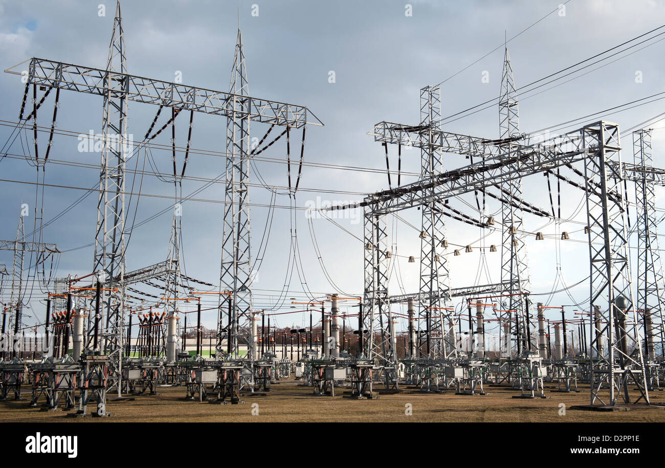 elektrische Kraftwerk mit dramatischer Himmel im Hintergrund Stockfoto