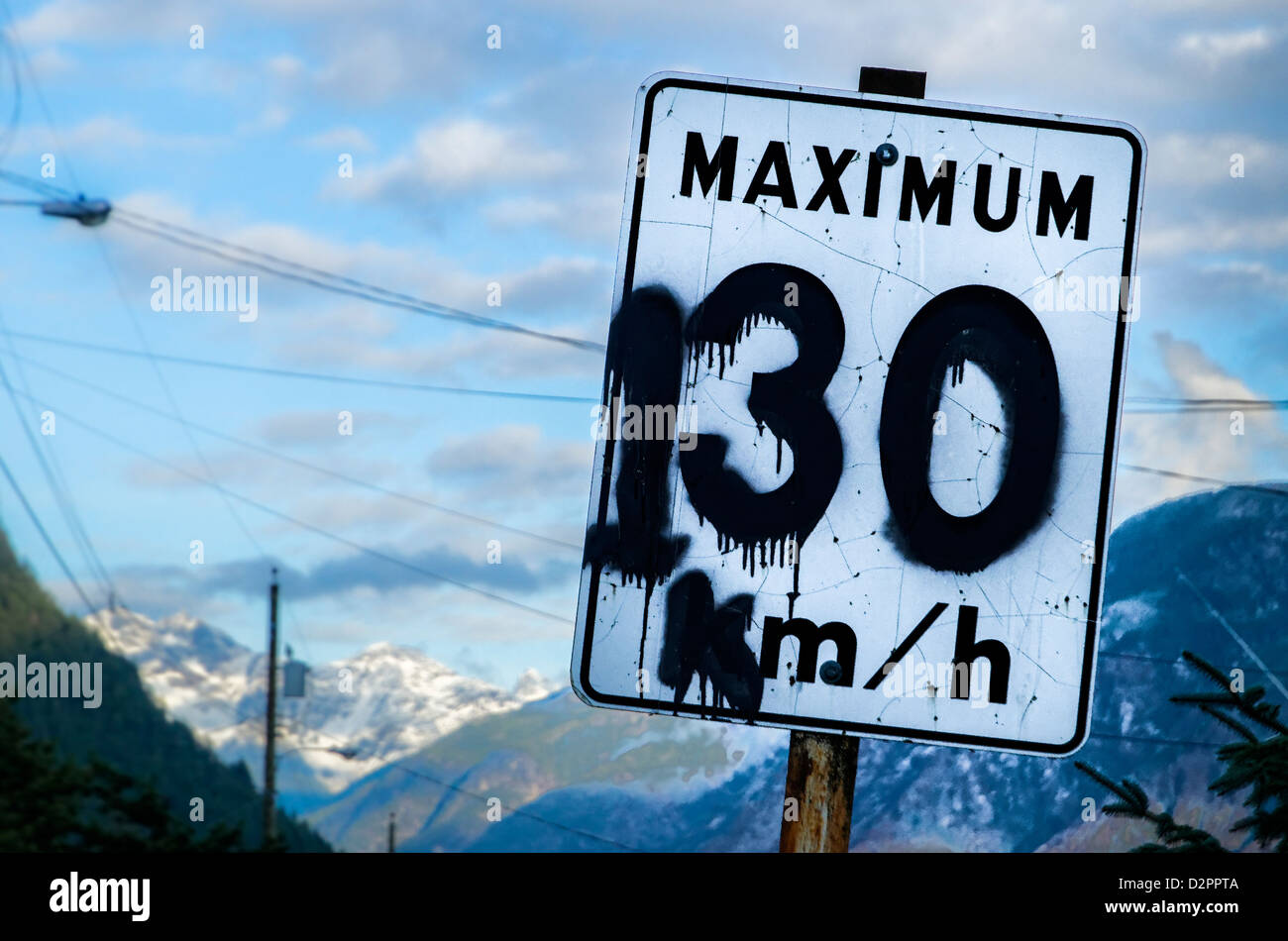 Verändert Tempolimit Schild, Bella Coola, Britsih-Kolumbien, Kanada Stockfoto