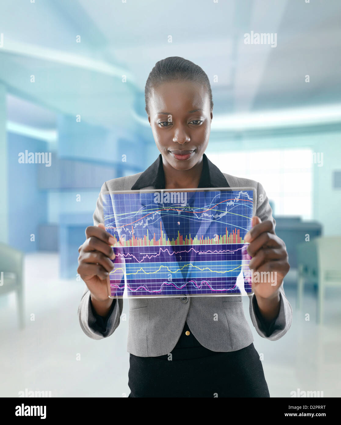 Afrikanische amerikanische Geschäftsfrau mit Digitalanzeige Stockfoto