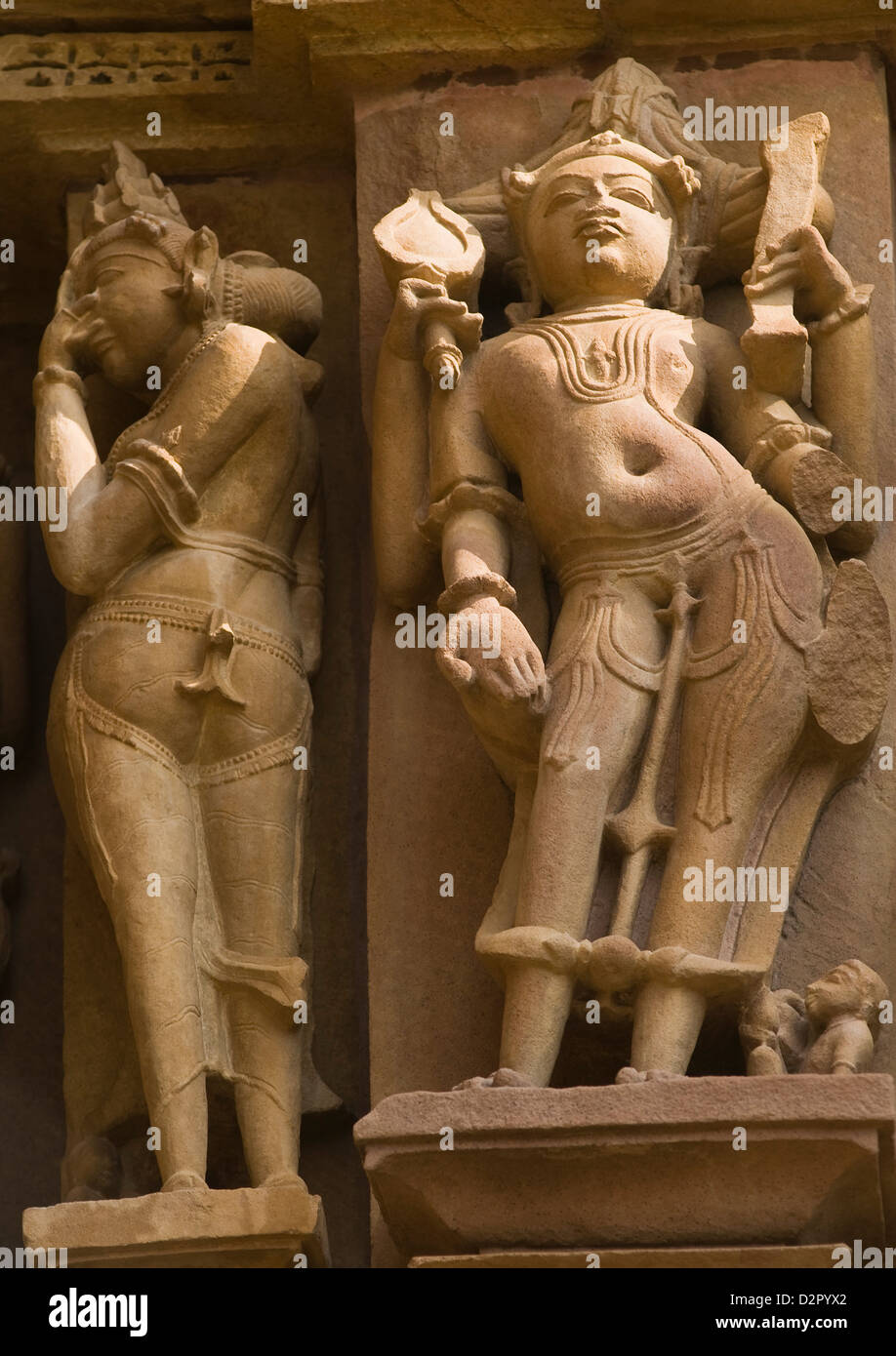 Skulpturen auf einem Bügel Lakshmana Tempel, Khajuraho, Chhatarpur Bezirk, Madhya Pradesh, Indien Stockfoto