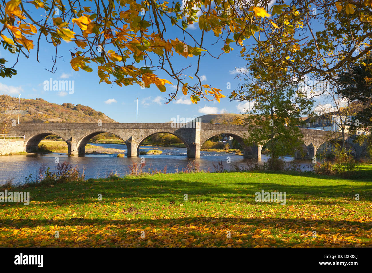Fluss Wye und Brücke, Builth Wells, Powys, Wales, Vereinigtes Königreich, Europa Stockfoto