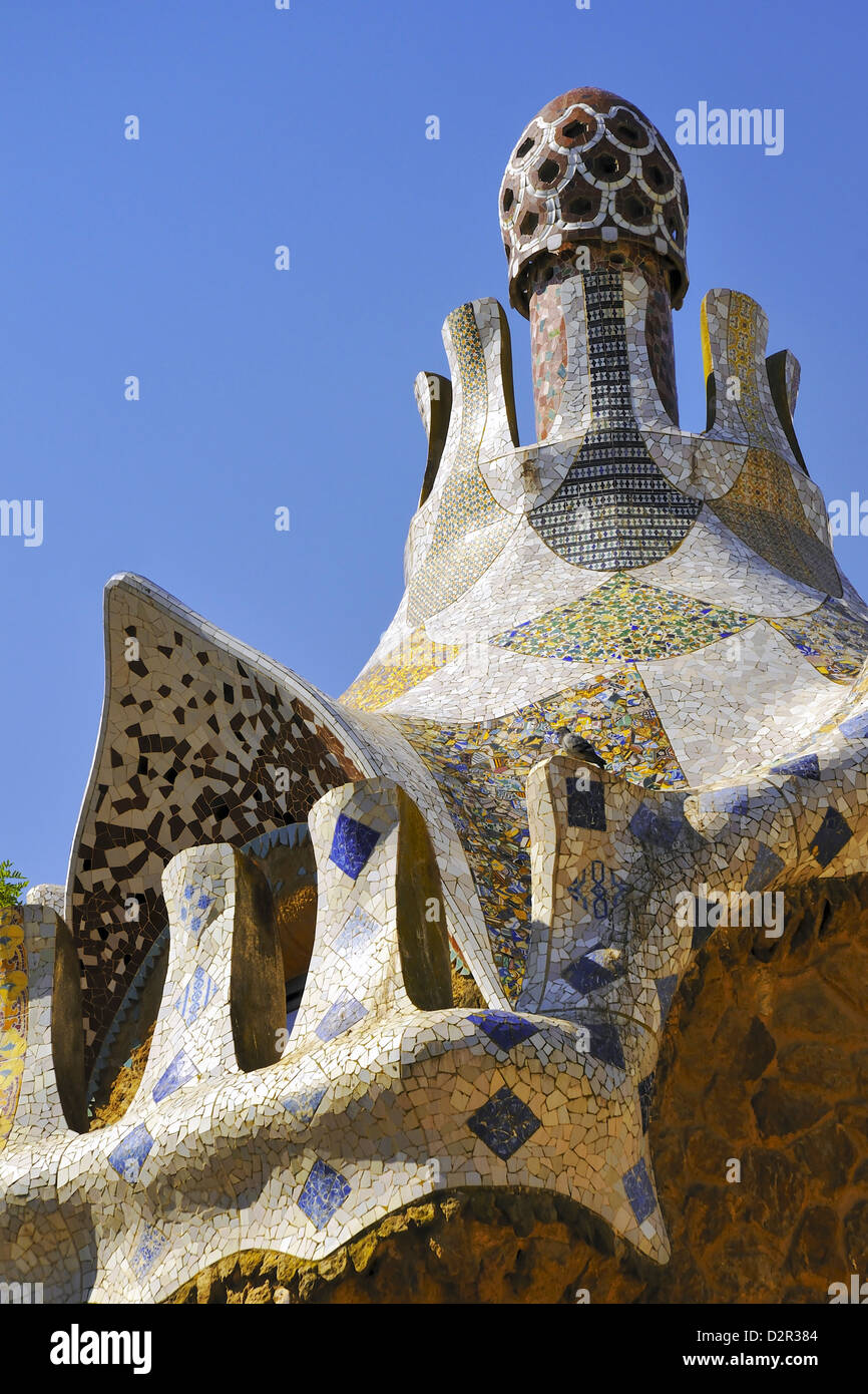 Mosaik-Dach-Fragment aus Barcelona Wahrzeichen Park Güell, Erstellung der moderne Architekt Antonio Gaudi Stockfoto