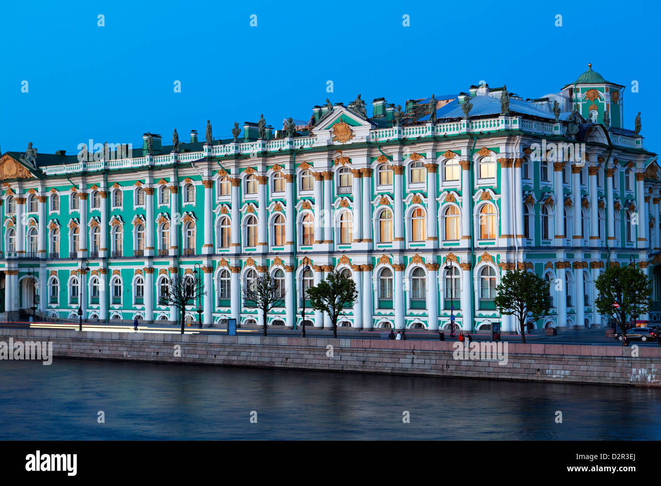 Der Winterpalast im Abendlicht, UNESCO-Weltkulturerbe, St. Petersburg, Russland, Europa Stockfoto
