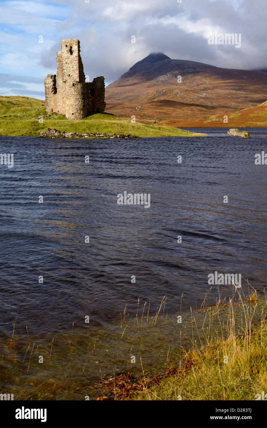 Ardvreck Castle und Loch Assynt, Sutherland, North West Highlands, Schottland, Vereinigtes Königreich, Europa Stockfoto