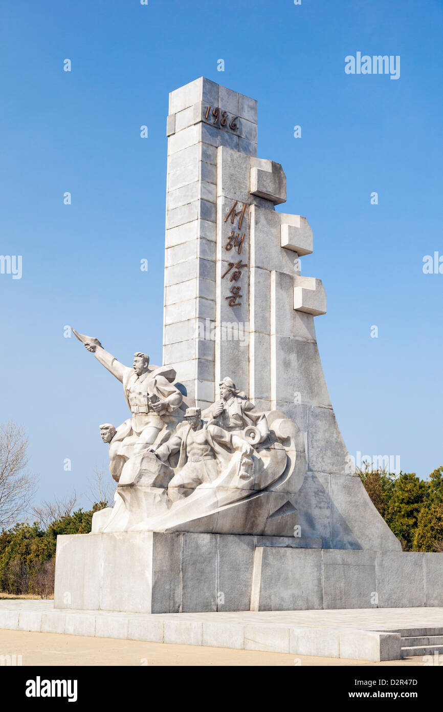 Denkmal an das Westmeer Barrage, Nampo, Demokratische Volksrepublik Korea (DVRK), Nordkorea, Asien Stockfoto