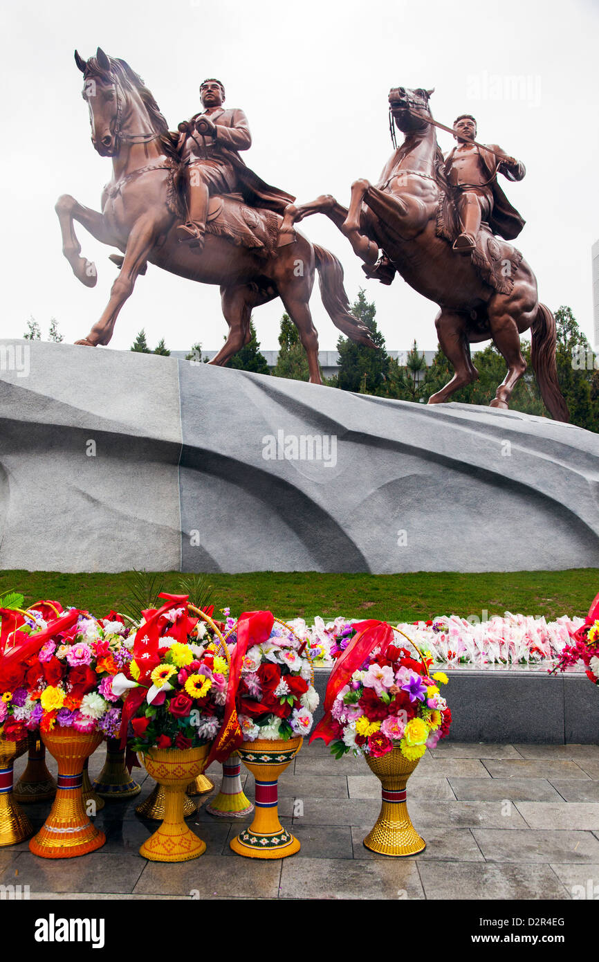 Statuen von den großen Führer Kim Il Sung und Kim Jong Il, Pyongyang, Nordkorea Stockfoto