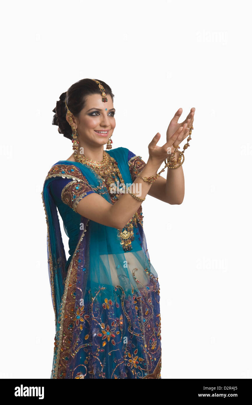 Frau gestikulieren an Diwali-fest Stockfoto