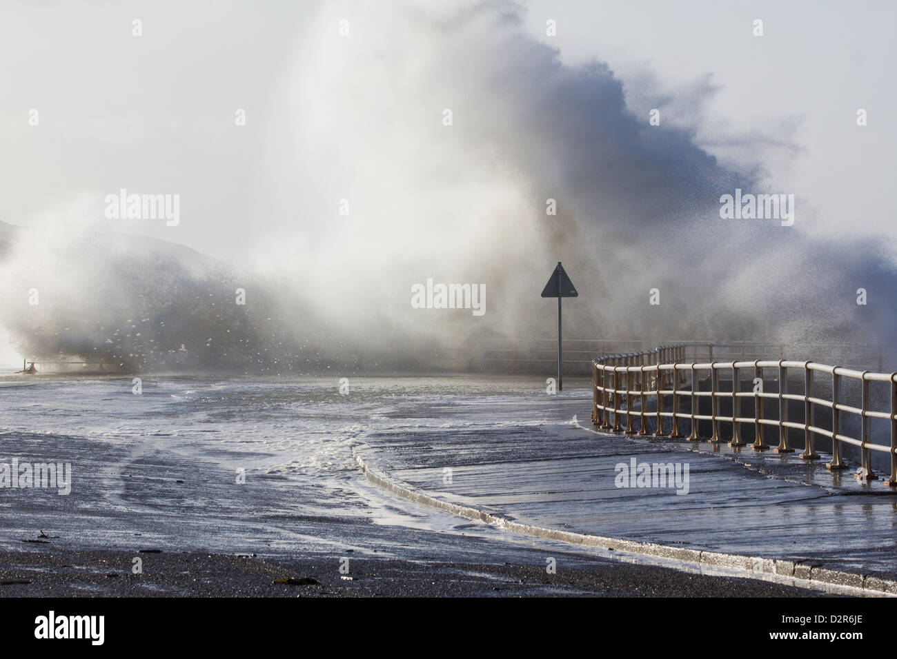 Aberystwyth, Wales, UK. 31. Januar 2013.    Spektakuläre Wellen verursacht durch starke Winde und eine Flut Peitsche Aberystwyth Promenade.  Bildnachweis: atgof.co / Alamy Live News Stockfoto