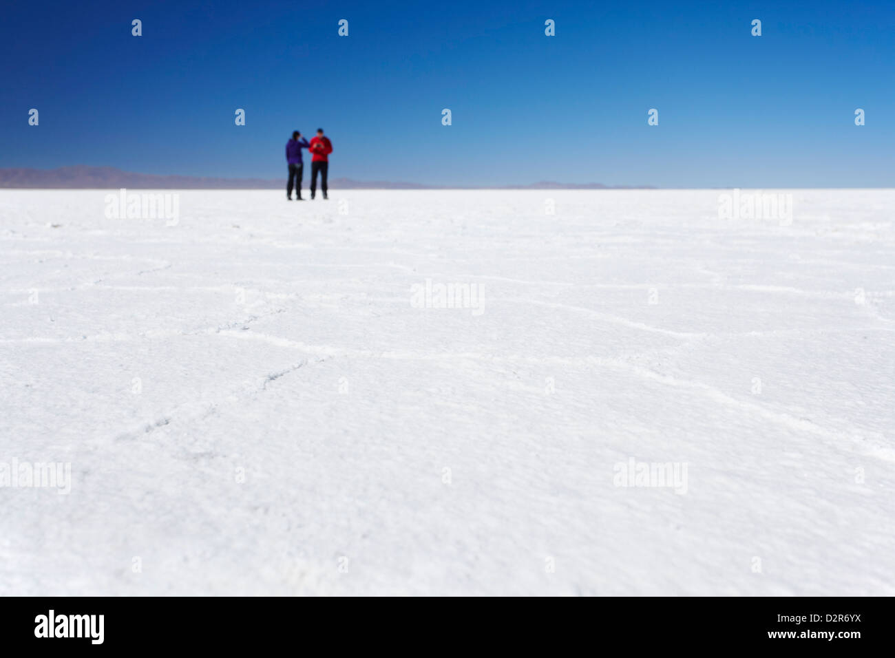 Paar Fotos am Salar de Uyuni (Salt Flats von Uyuni), Abteilung Potosi, Bolivien, Südamerika Stockfoto
