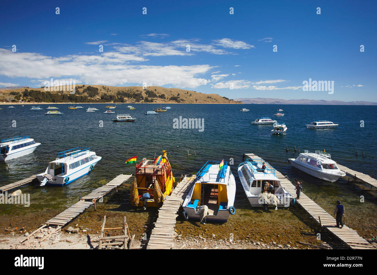 Boote in der Bucht, Copacabana, Titicacasee, Bolivien, Südamerika Stockfoto Boote in der Bucht, Copacabana, Titicacasee, Bolivien, Südamerika Stockfoto