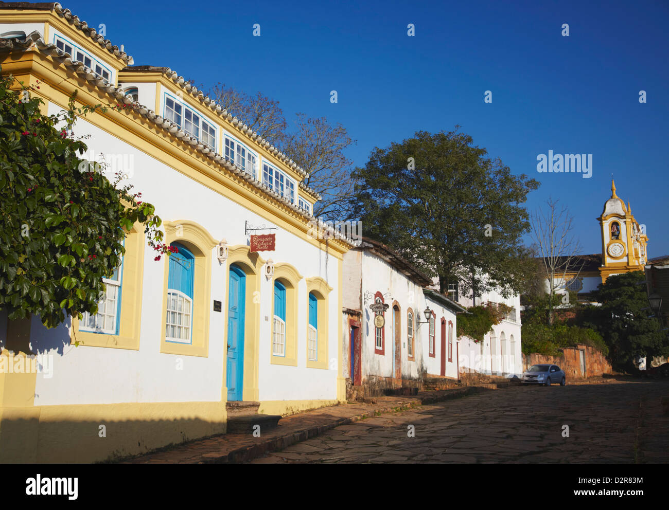 Gebäude aus der Kolonialzeit und Kirche Matriz de Santo Antonio, Tiradentes, Minas Gerais, Brasilien, Südamerika Stockfoto