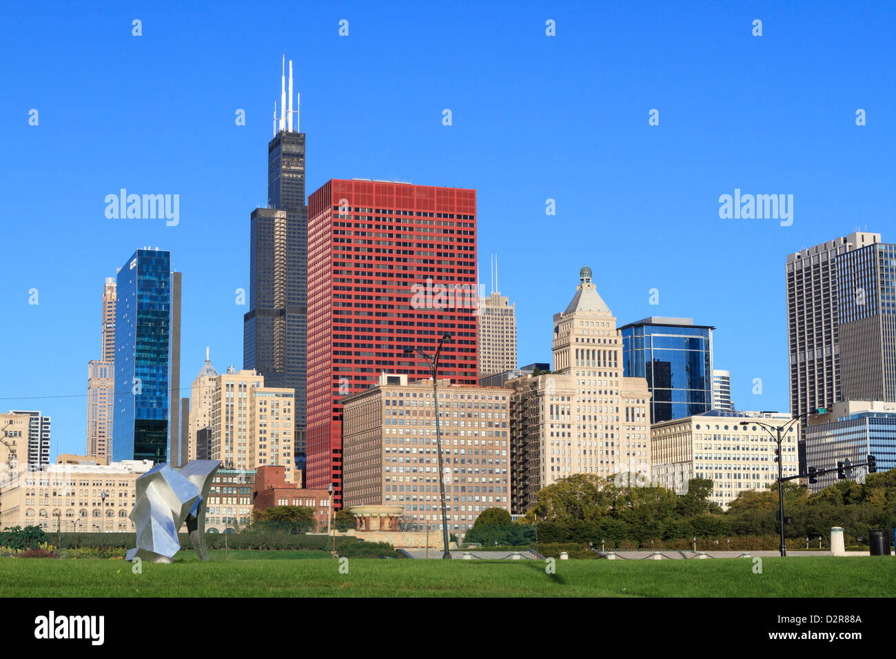 Tall Tower Gebäuden einschließlich der Willis Tower, ehemals Sears von Grant Park, Chicago, Illinois, USA Stockfoto