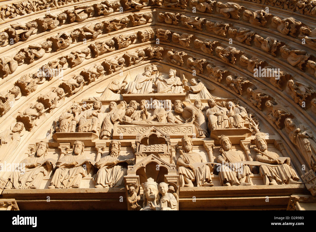 Virgins Tor Tympanon, Westfassade, die Kathedrale Notre Dame, Paris, Frankreich Stockfoto