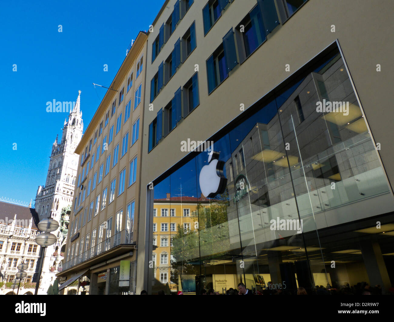 Deutschland München Apple Shop am Marienplatz Stockfoto