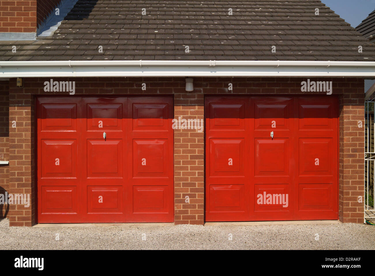 Doppelgarage eines Hauses Wirral Merseyside England Stockfoto