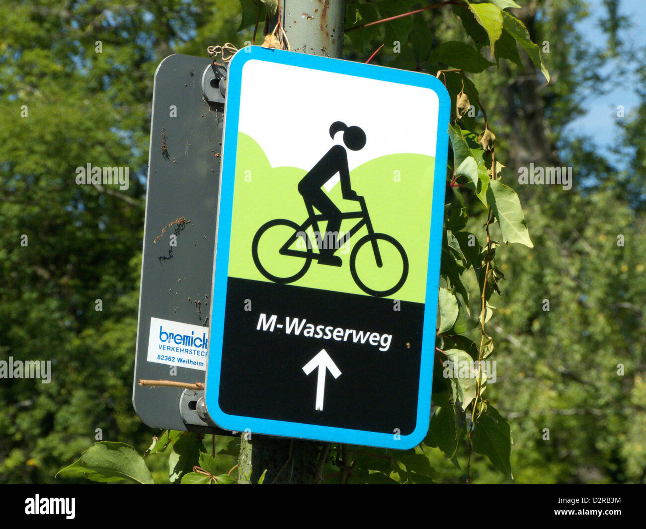 Deutschland Bayern natürliche Fahrrad und zu Fuß Weg entlang der Isar Stockfoto