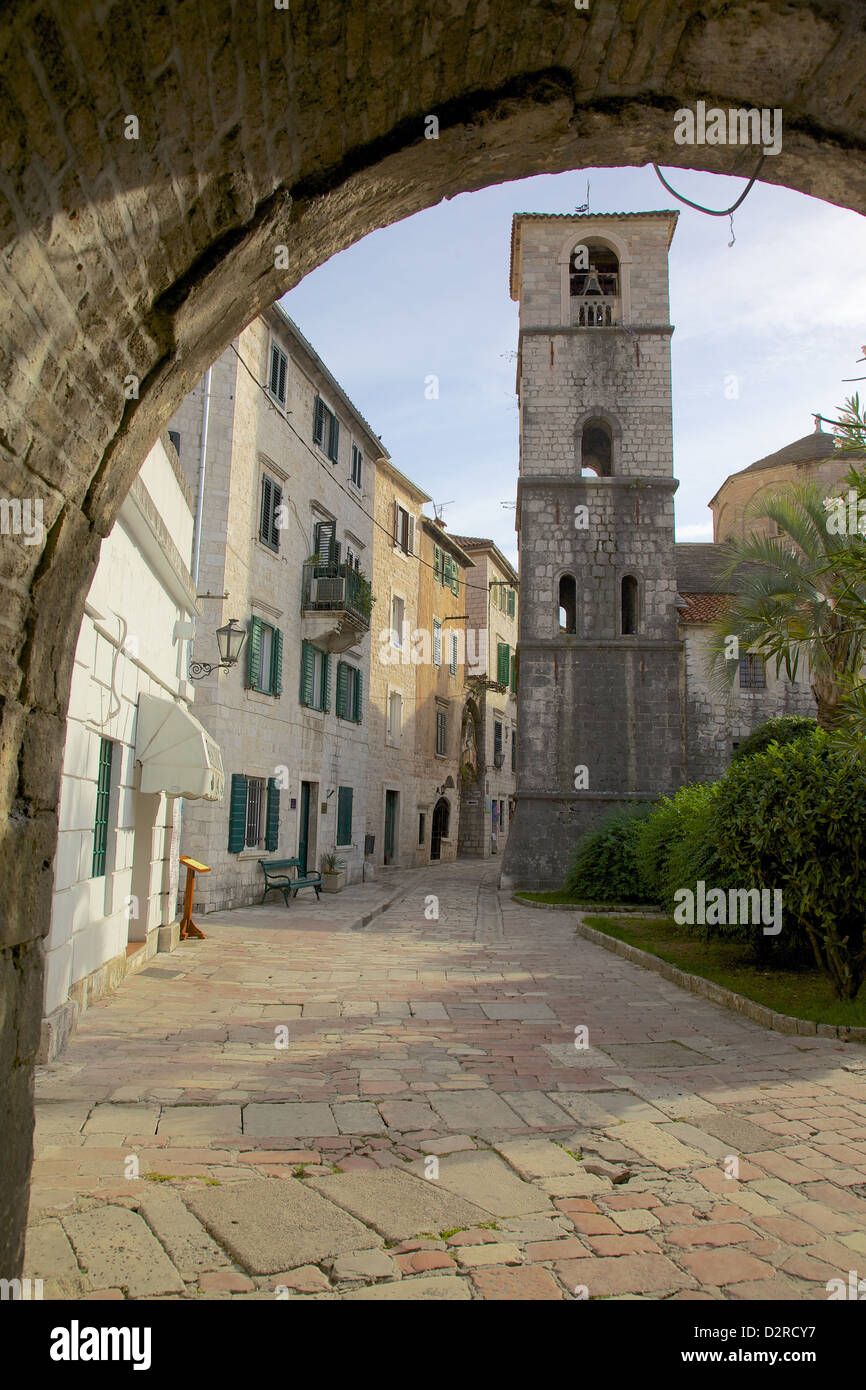 Südtor und Glockenturm, Old Town, Kotor, UNESCO-Weltkulturerbe, Montenegro, Europa Stockfoto
