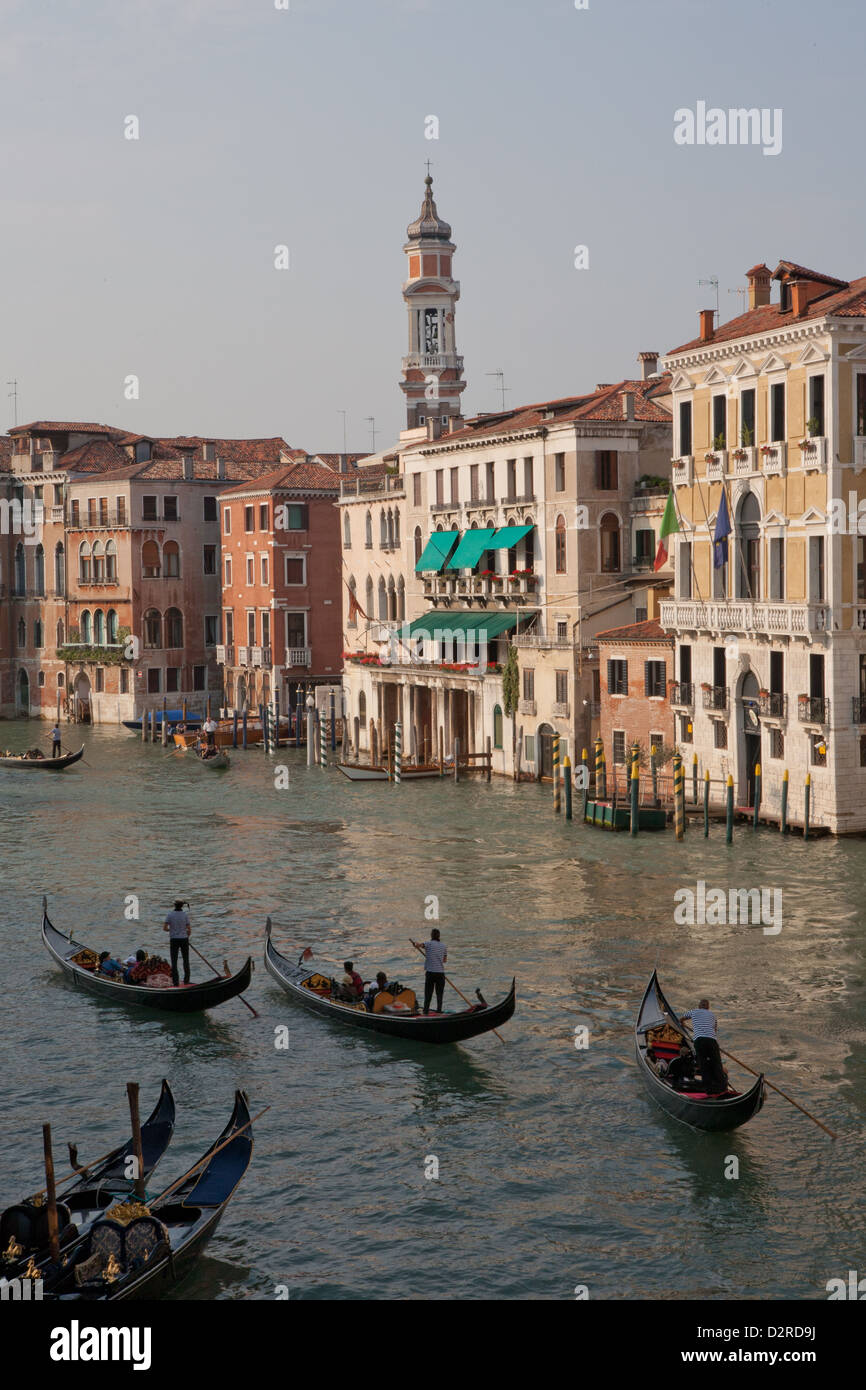 Farbfoto der Gondoliere in Venedig, Italien Stockfoto