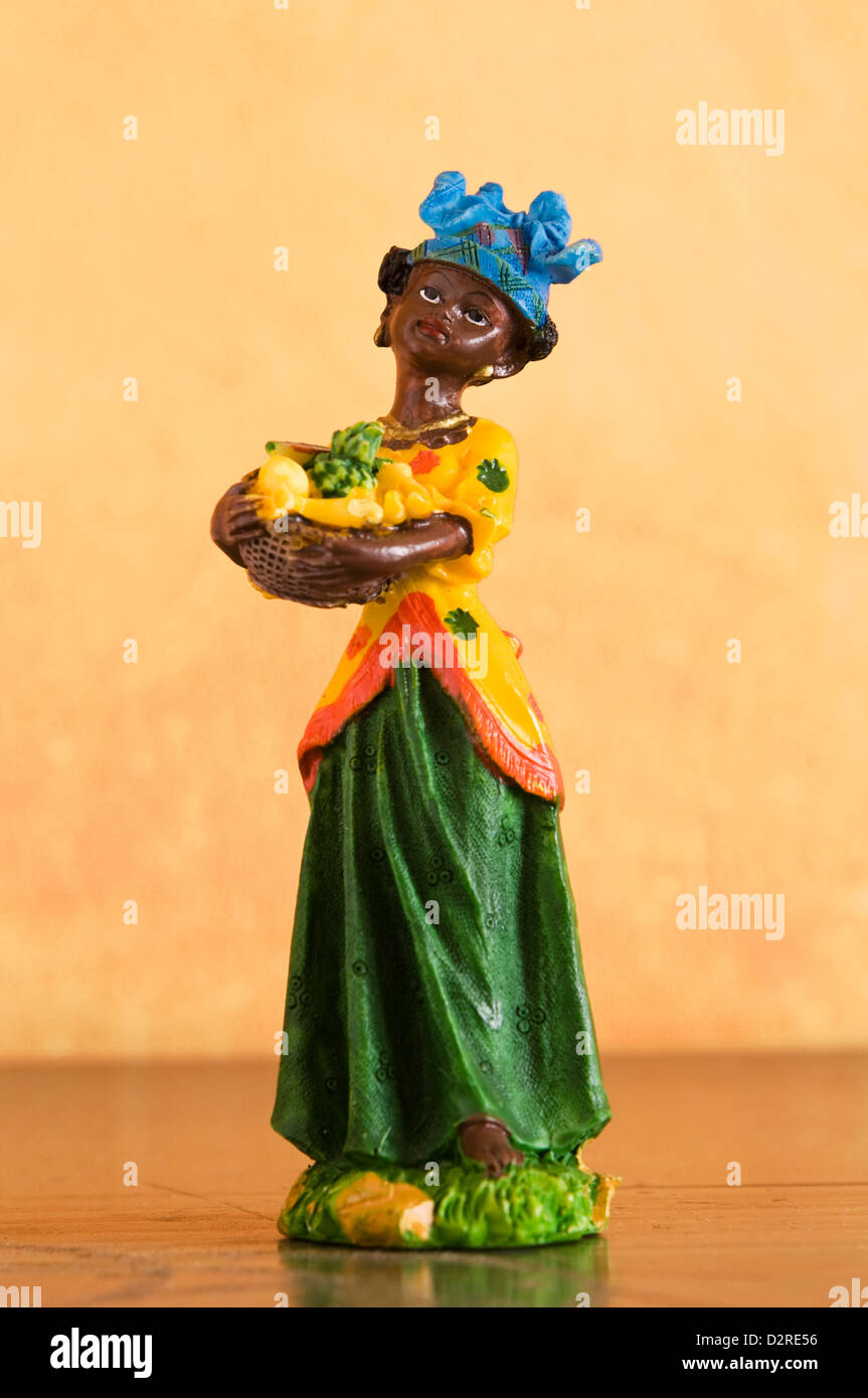 Miniaturbild der kreolischen Frau mit Obst, mauritius Stockfoto