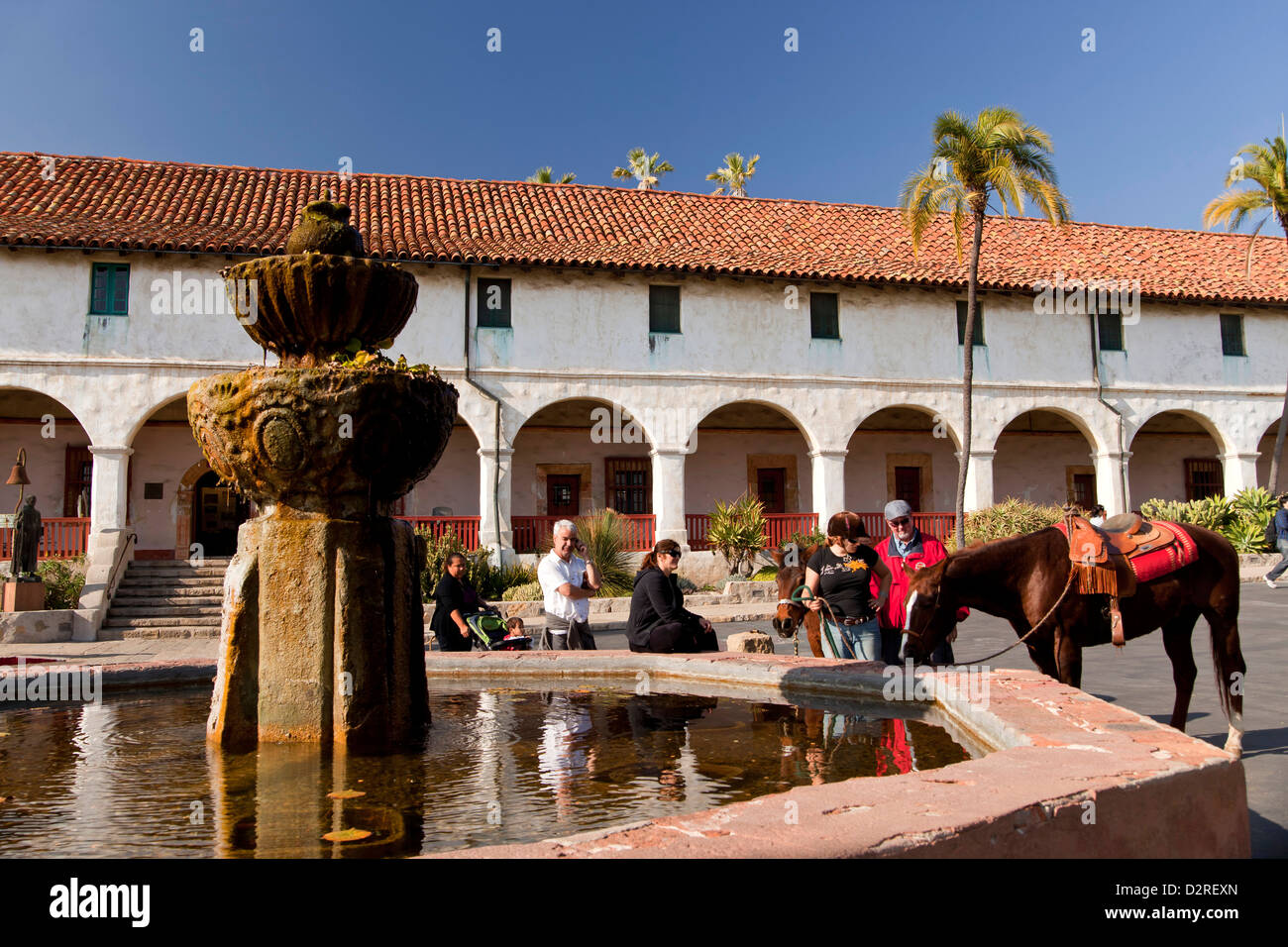 Brunnen und der alten Mission Santa Barbara, Santa Barbara, California, Vereinigte Staaten von Amerika, USA Stockfoto