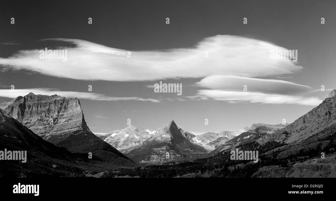 BW01086-00... MONTANA - Sonnenaufgang über St. Mary Lake im Glacier National Park. Stockfoto