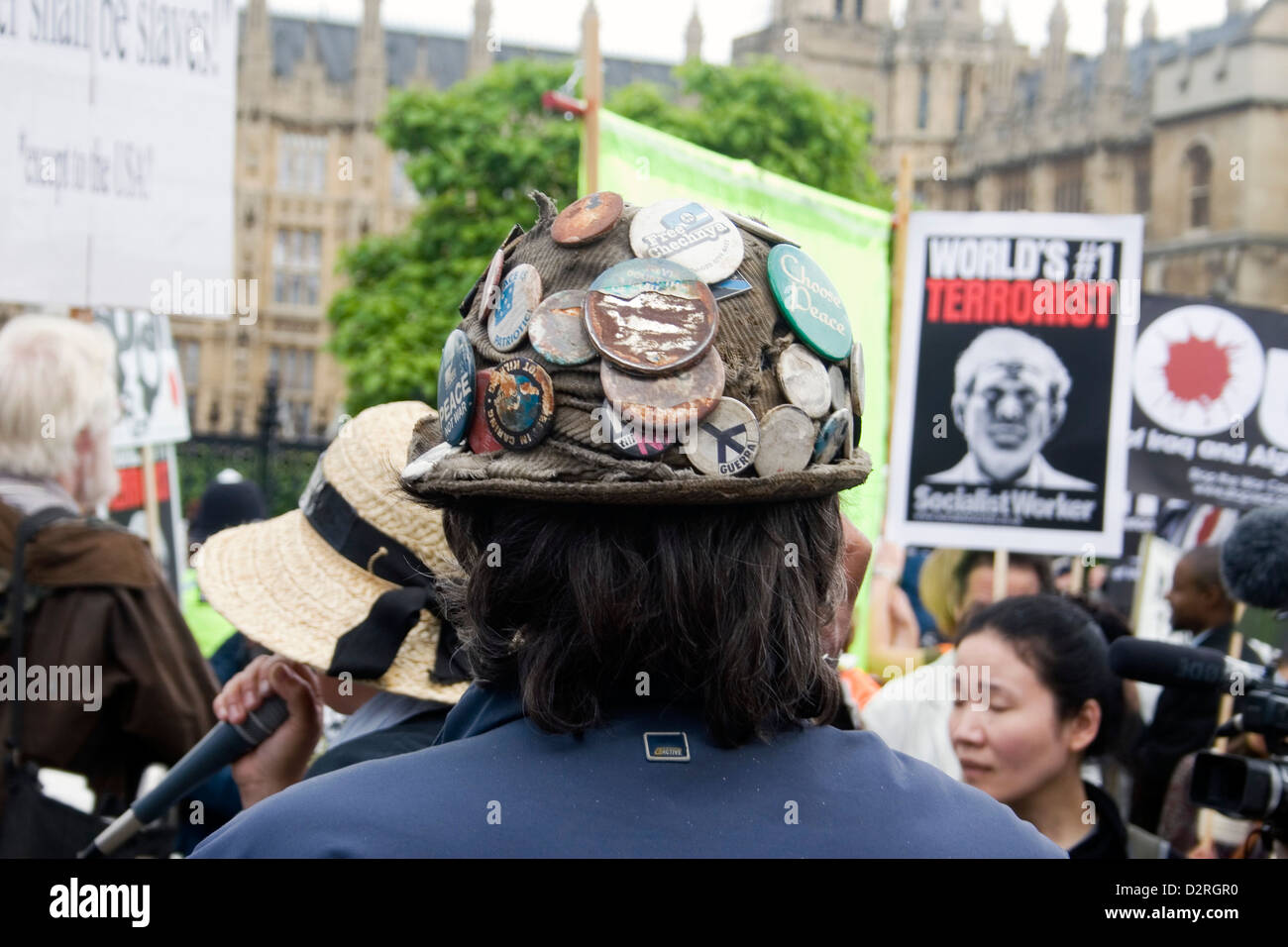 Die Rückseite des Kopfes von Brian Haw ein lange Zeit Demonstrant in Parliament Square im Zentrum von London. Stockfoto