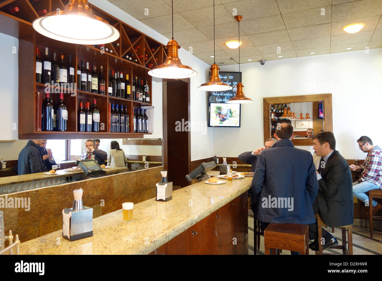 Monteria bar Madrid Spanien Bier Wein Tapas Stockfoto