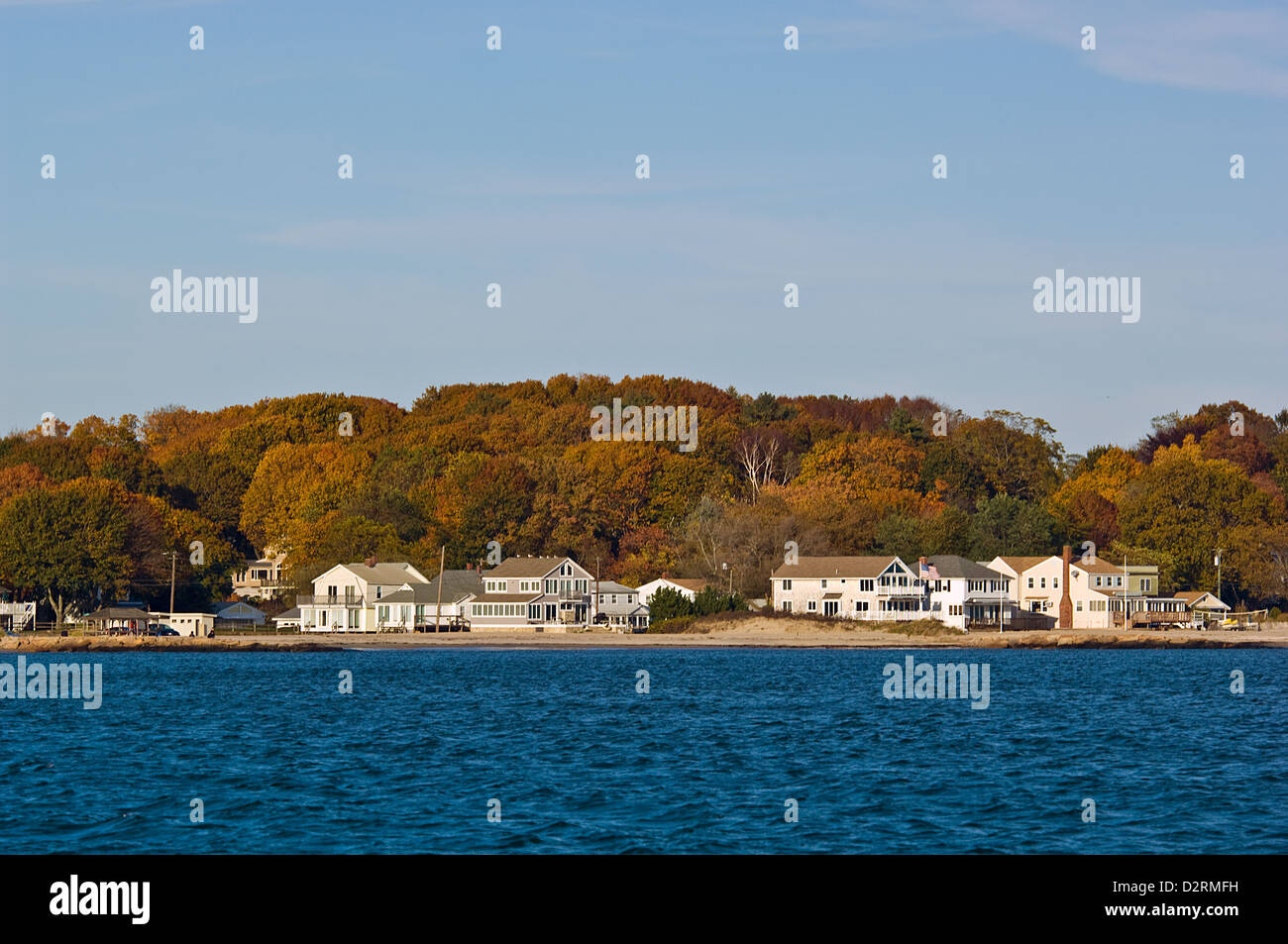 Küstenstadt New England-Häusern im Herbst, in der Nähe von Old Saybrook, Connecticut Stockfoto
