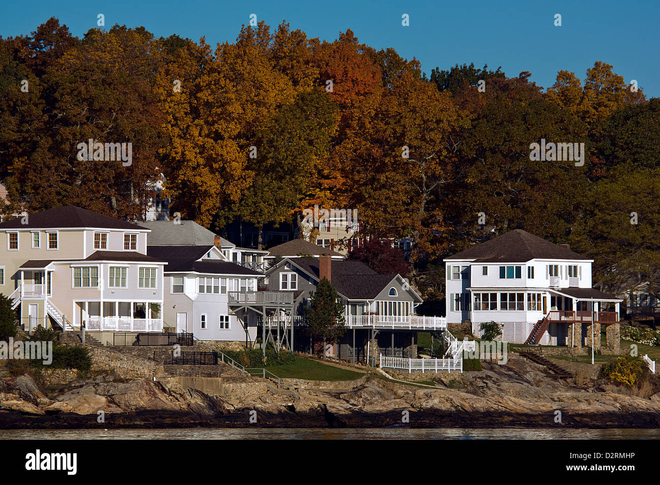 Küstenstadt New England-Häusern im Herbst, in der Nähe von Old Saybrook, Connecticut Stockfoto