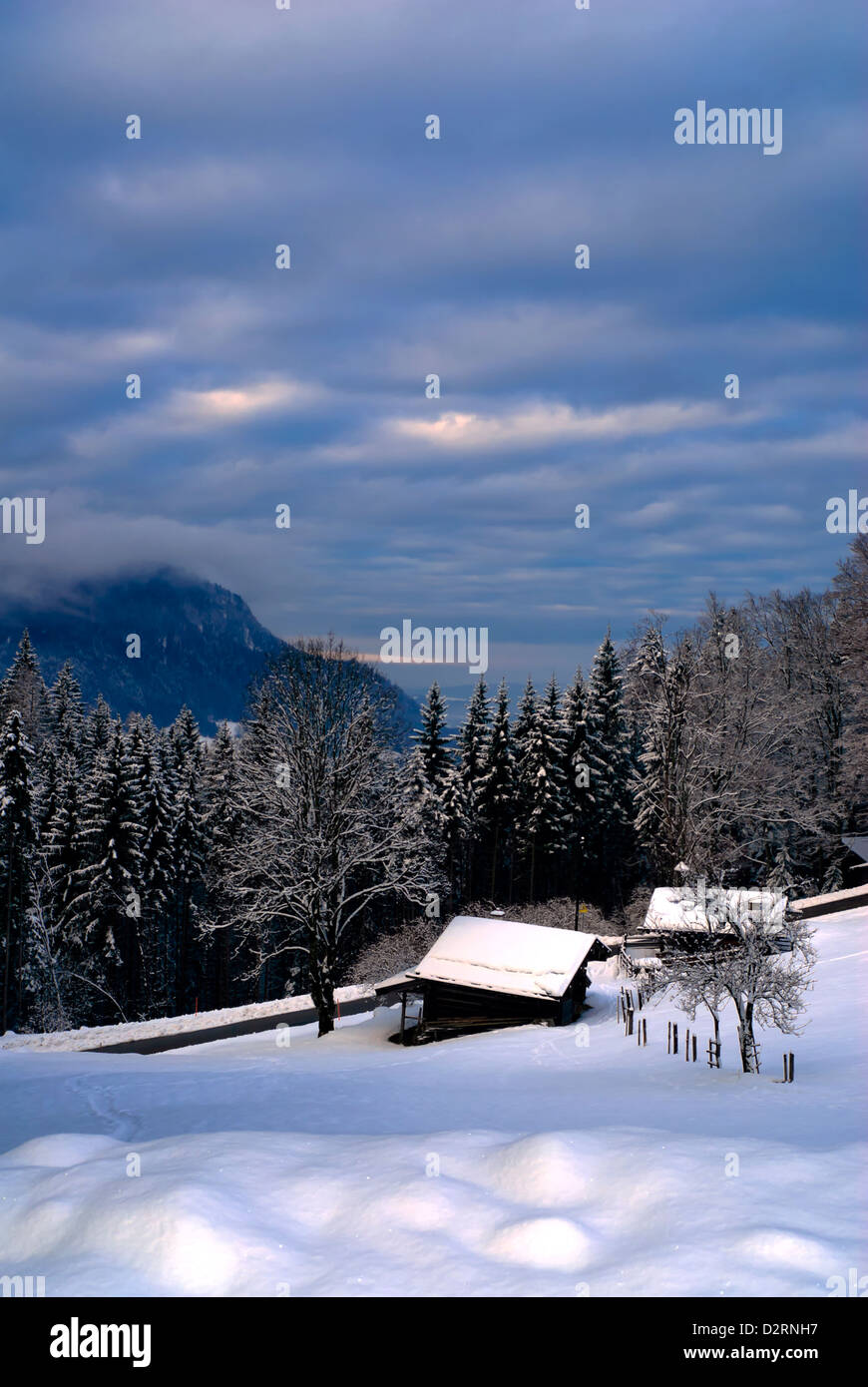Idyllische Winter Sonnenuntergang im Bayerischen Wald, Deutschland Stockfoto