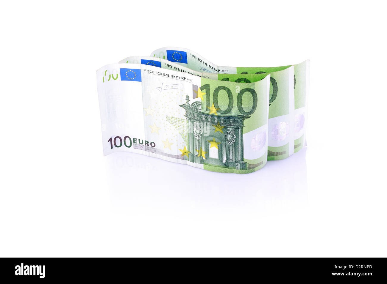 Hundert-Euro-Banknoten isoliert auf weißem Hintergrund in einer Reihe Stockfoto