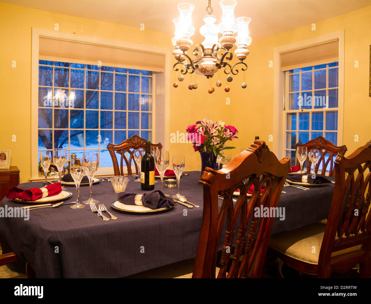 Formelle Wohn Esszimmertisch befindet sich eine Mahlzeit, USA Stockfoto