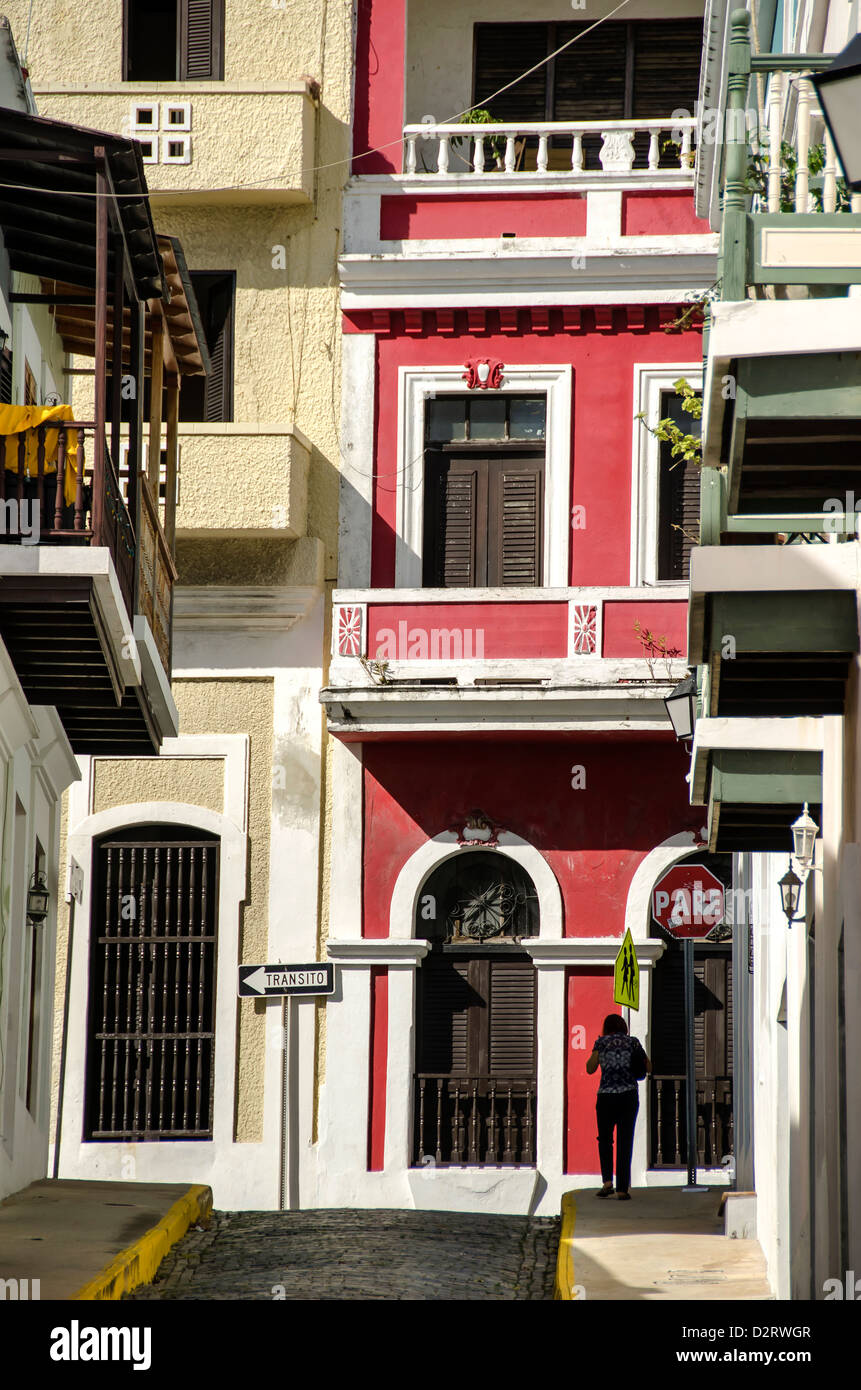 Bunte Straße Szene in die koloniale Stadt von Old San Juan, Puerto Rico Stockfoto