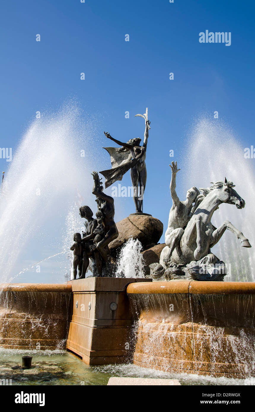 Raices (Wurzeln) Denkmal und Brunnen auf dem Paseo De La Princesa Gehweg in kolonialen Stadt Old San Juan, Puerto Rico Stockfoto