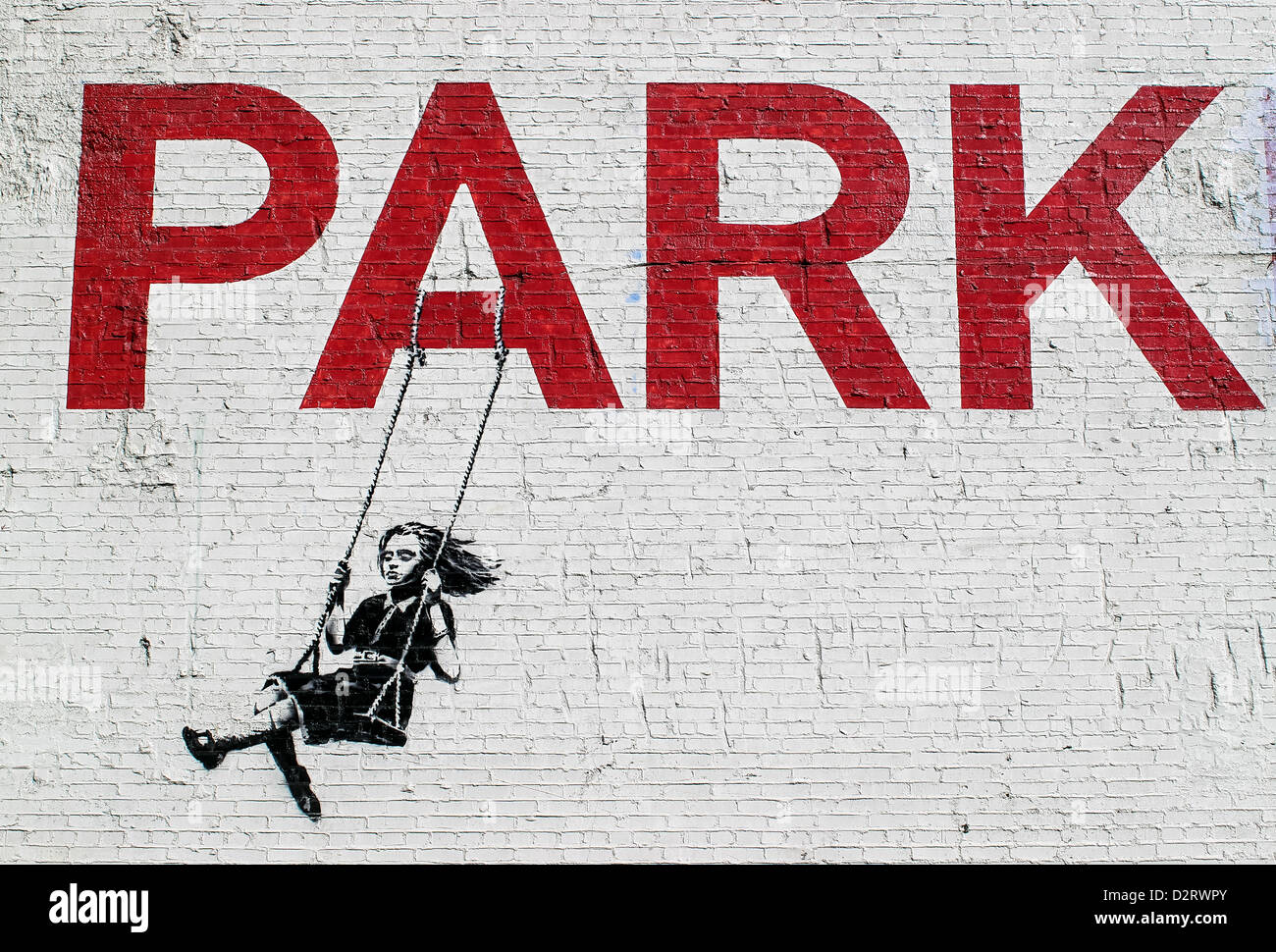 Girl in A Swing von britischen Graffiti-Künstler Banksy auf der Seite Los Angeles Parkplatz Wand gemalt. Stockfoto