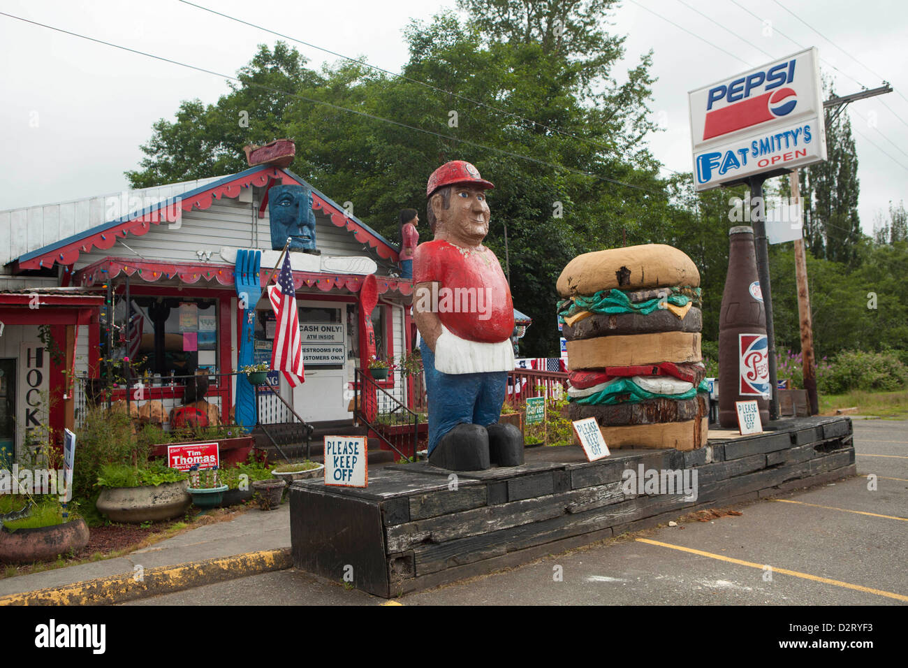 USA, Washington, Port Townsend, ungewöhnliche Restaurant mit riesigen Hamburger Skulptur Stockfoto